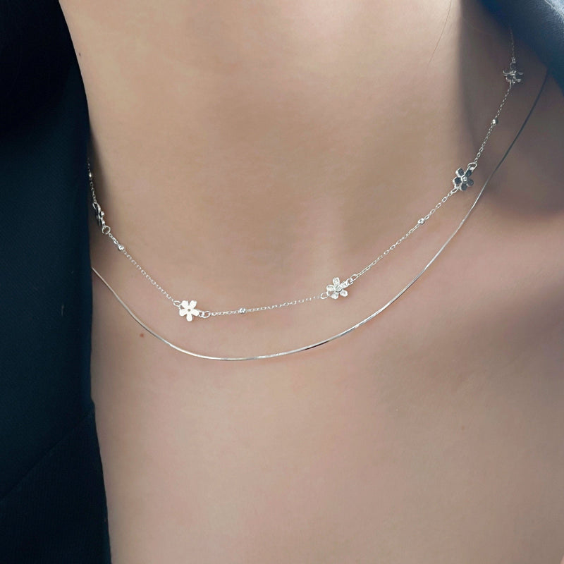 Changheng S925 Sterling Silver Simple Small Flower Necklace For Women - Image 3